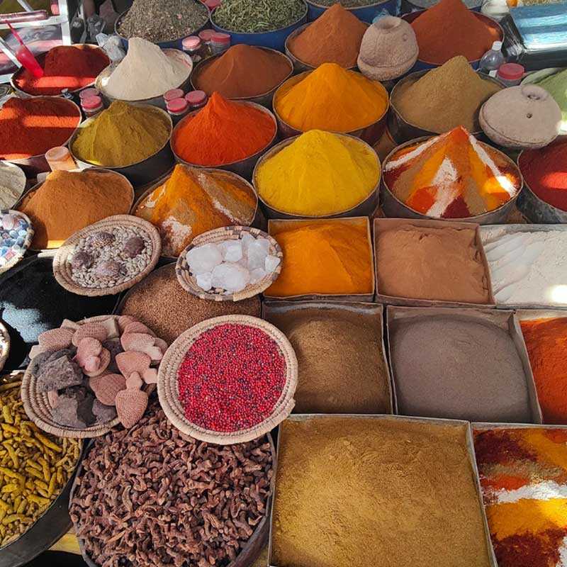 Descubre el vibrante mercado de Rissani